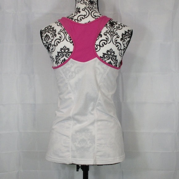 ADIDAS Excersize Top Size Medium - Picture 5 of 8